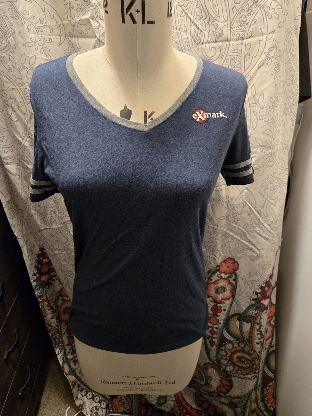 mark. Women’s Navy V-Neck Short Sleeve Tee with Gray Trim